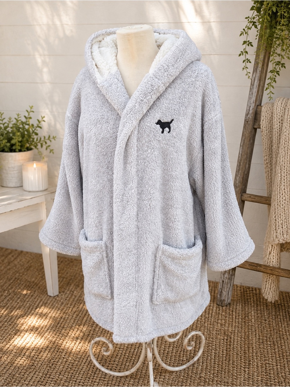 Victoria’s Secret PINK gray Sherpa Hooded Robe – Women’s M/L – Super Soft & Cozy